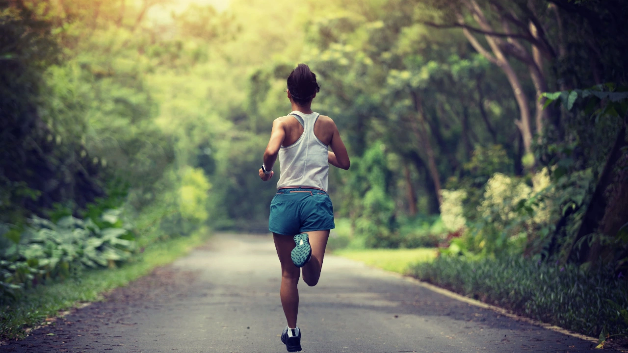 Como prevenir lesões na corrida com exercícios simples de aquecimento